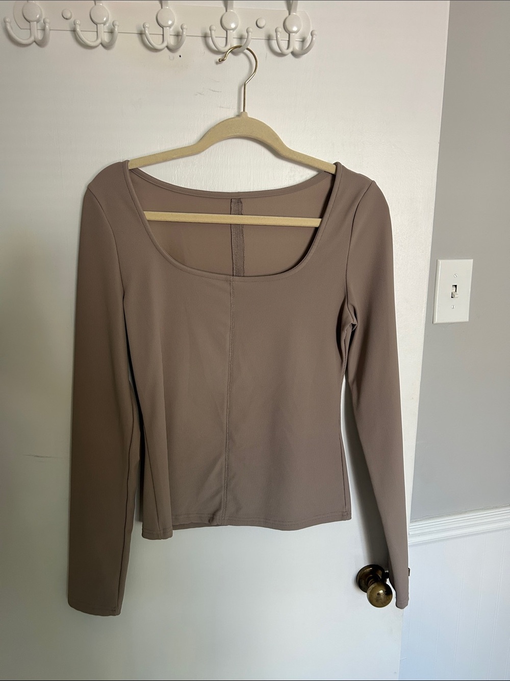 Scoop Neck Long Sleeve Top in Taupe